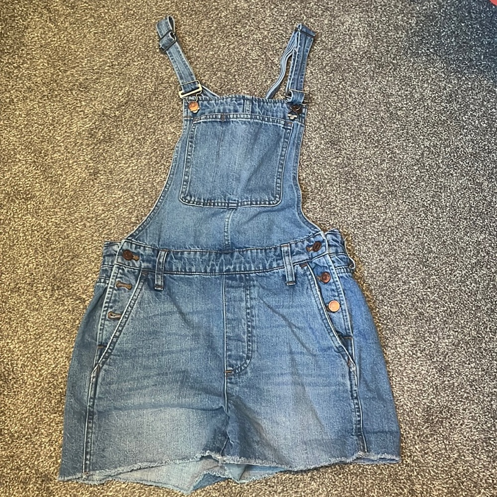 Madewell Denim Overall Jean Shorts in Medium Blue